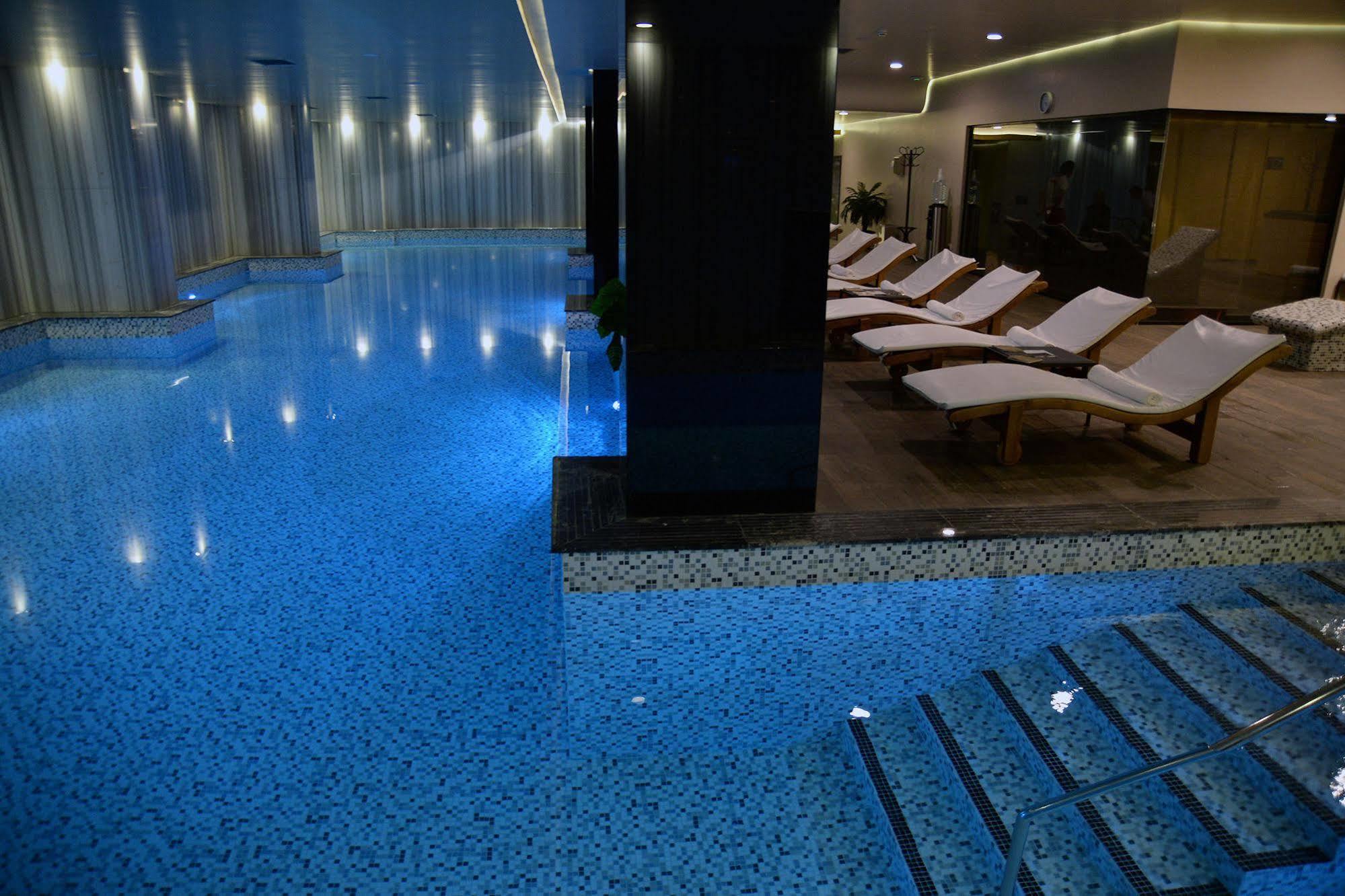 Hotel Russia Skopje Luaran gambar