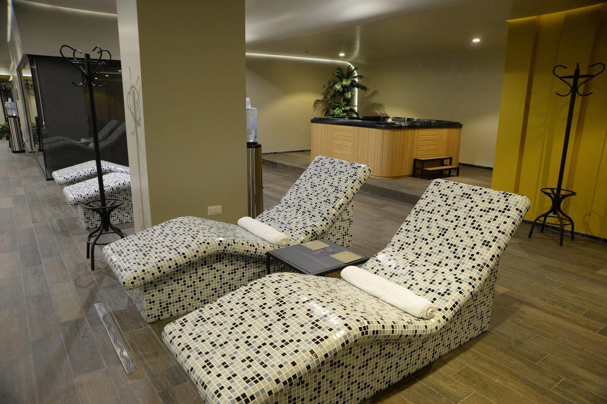Hotel Russia Skopje Luaran gambar