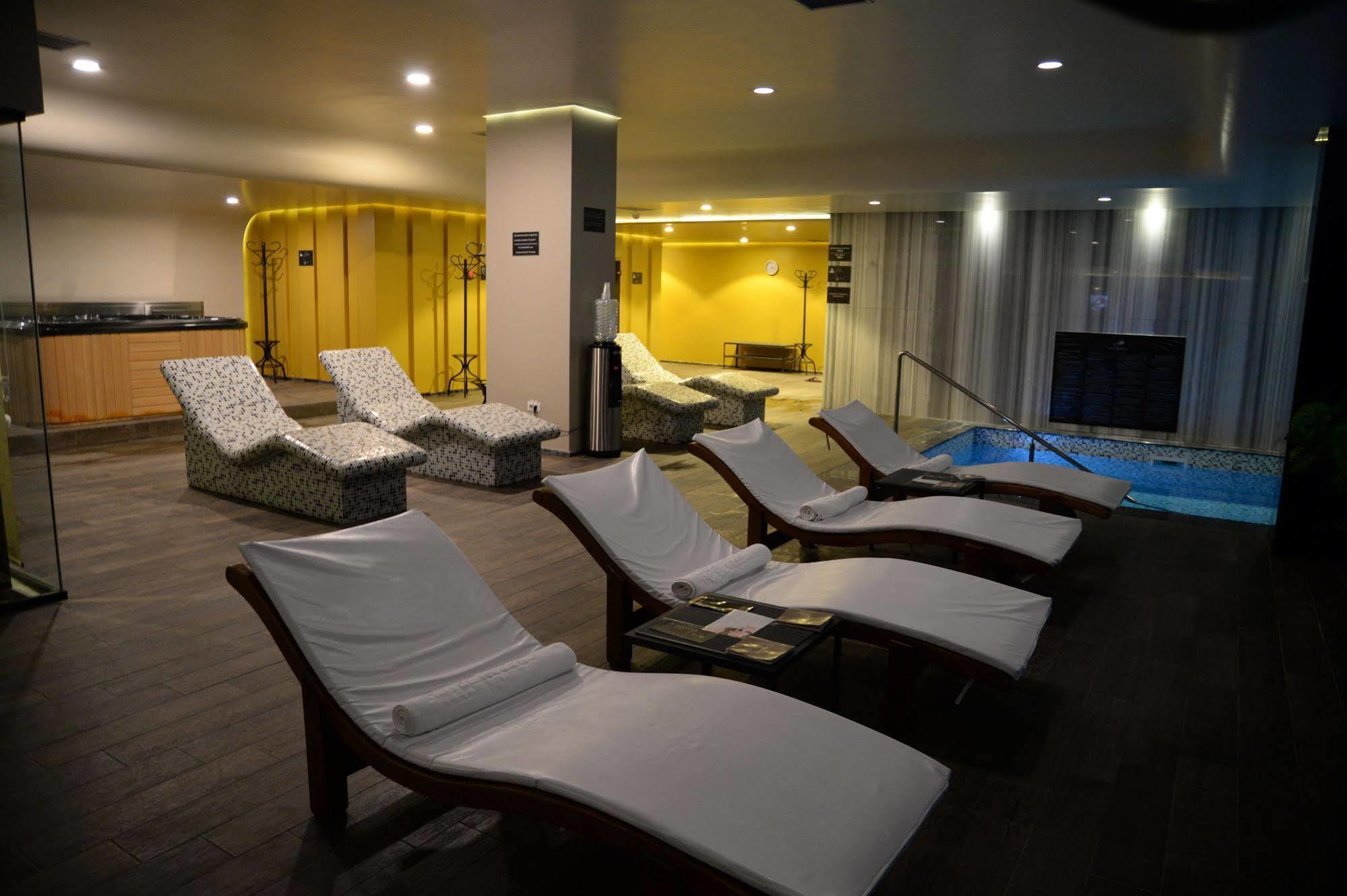 Hotel Russia Skopje Luaran gambar